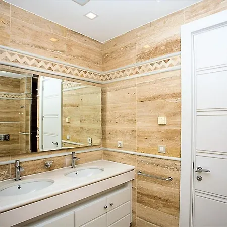 Unique Duplex Penthouse On Golden Mile Apartment *
