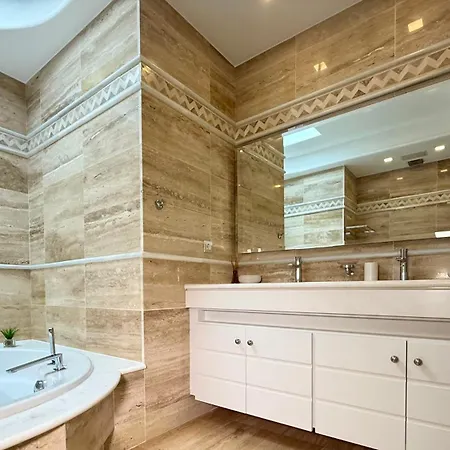 Unique Duplex Penthouse On Golden Mile *