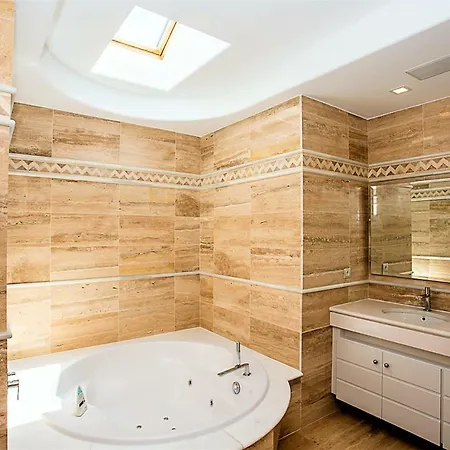 Apartment Unique Duplex Penthouse On Golden Mile *